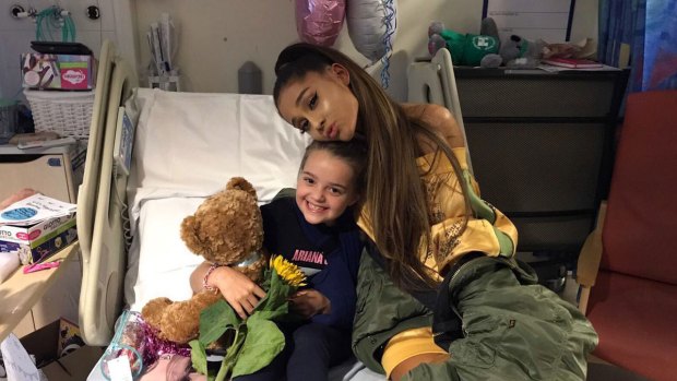 Ariana Grande's Mom Walked Through Benefit Show With A Comforting Message
