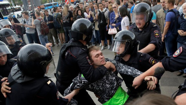 Anti-Putin Protesters Have Started Wrapping Themselves in the Russian Flag Anti-Putin Protesters Have Started Wrapping Themselves in the Russian Flag