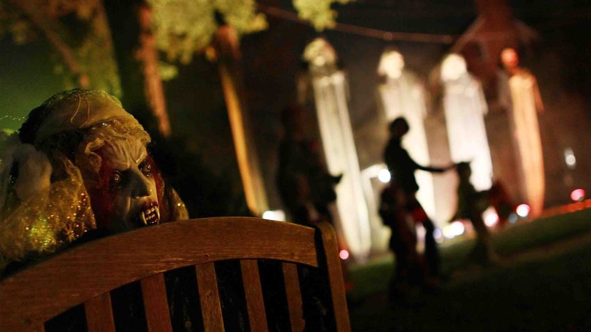 101118 trick or treating