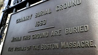Plaque at the entrance to the Granary Burial Ground in Boston