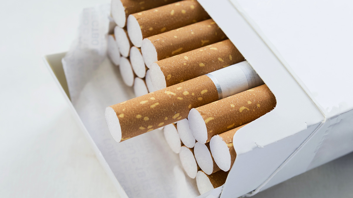 how many cigarettes do smokers smoke a day how many cigarettes does an average smoker smoke a day Chart: Smoking Also  Has Serious Financial