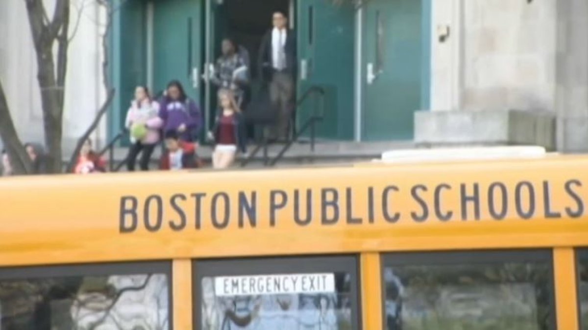 观看直播：波士顿领导人就返校准备工作进行更新