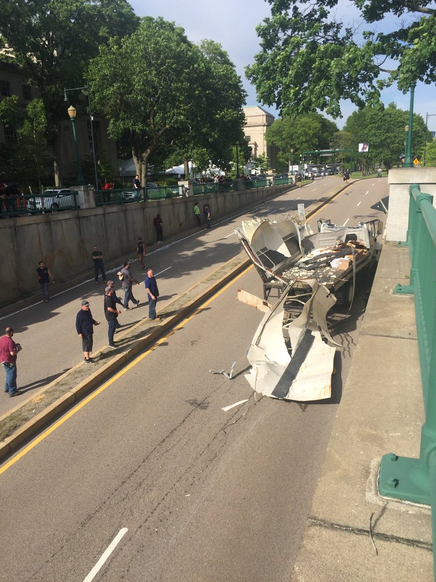 Trucks Get ‘Storrowed’ On Storrow Drive – NBC Boston