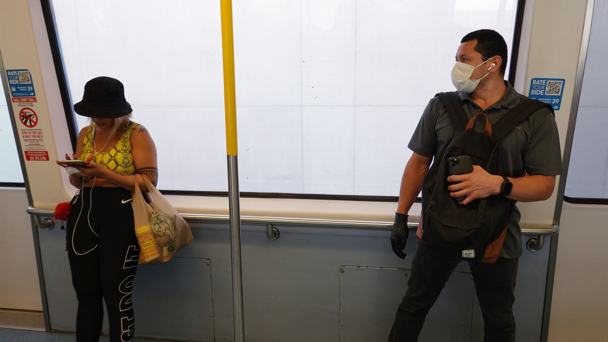 MIT Professor Says 6 Feet Separation Might Not Be Sufficient in