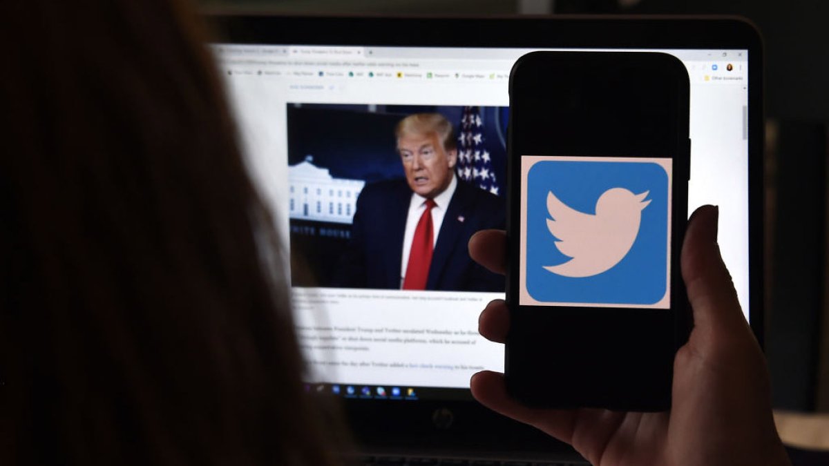After Twitter Fact Check, Trump Signs Executive Order Targeting Social ...
