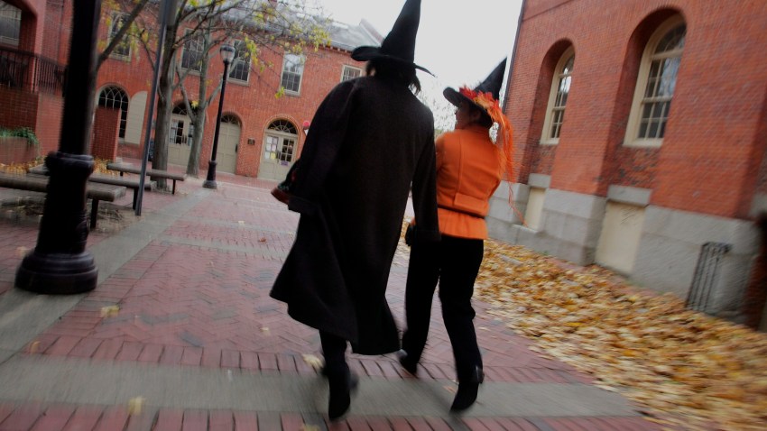 56016171JR001_Bewitching_At
