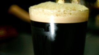 Pint-Beer-Crop-82183106