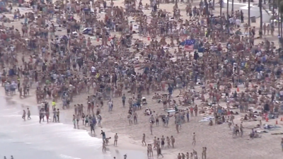 Spring Breakers Flood Florida Beaches, Undeterred by Coronavirus