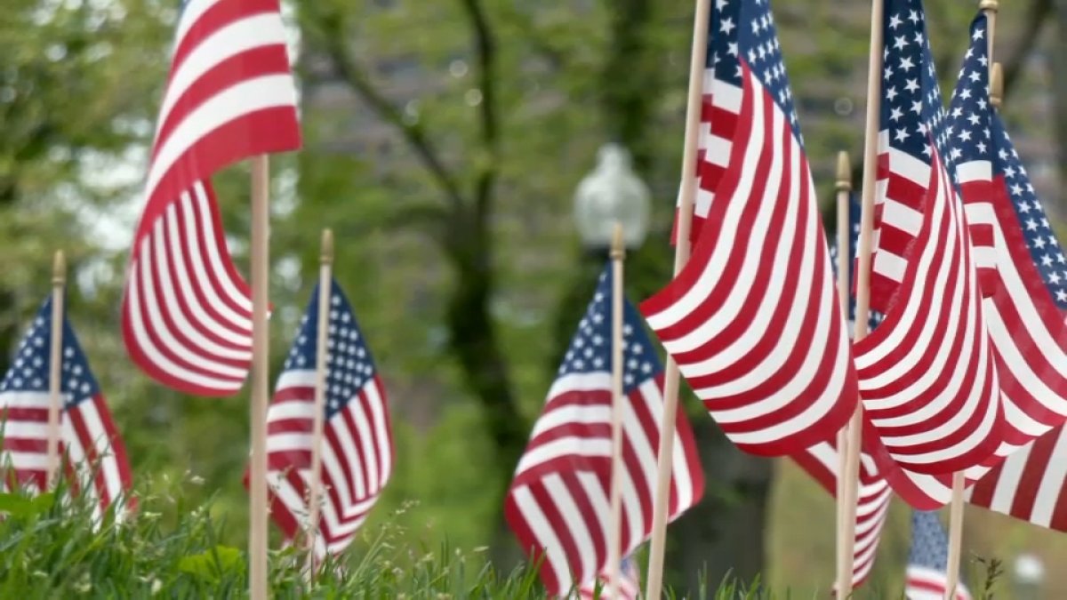 Volunteers plant 37,000 flags on Boston Common ahead of Memorial