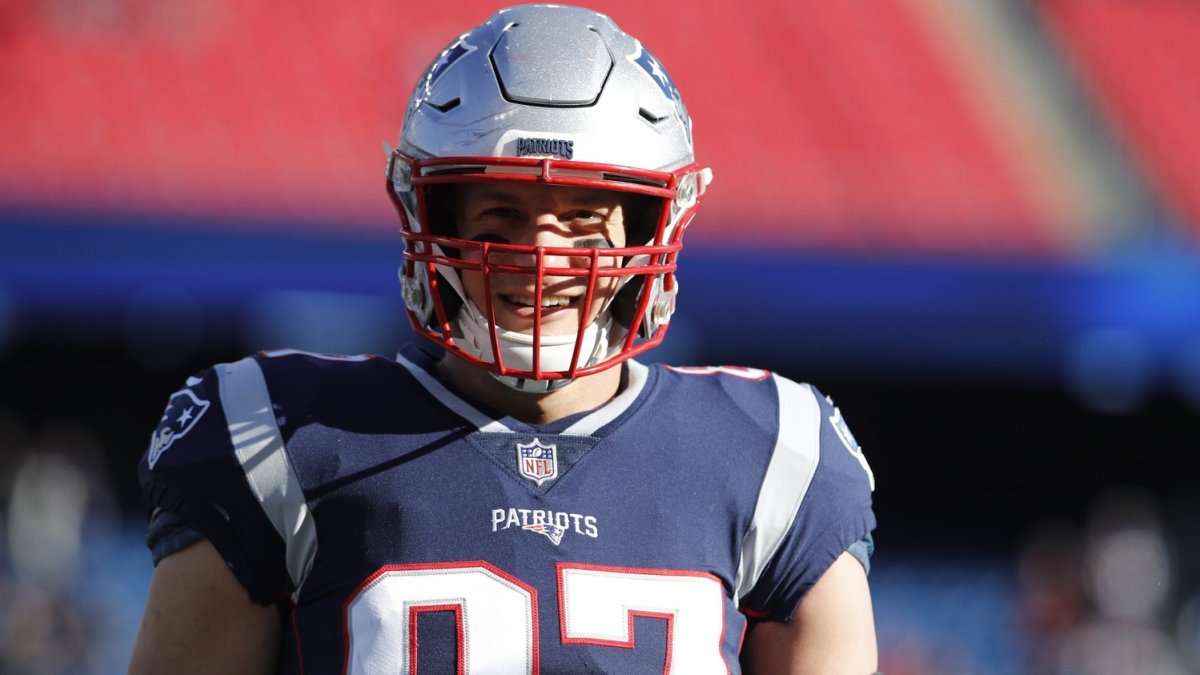 Report: Buccaneers' Rob Gronkowski considered offer from Bills