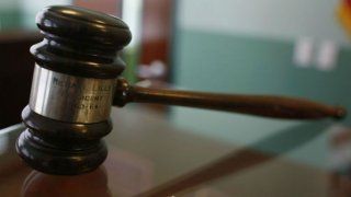 gavel001
