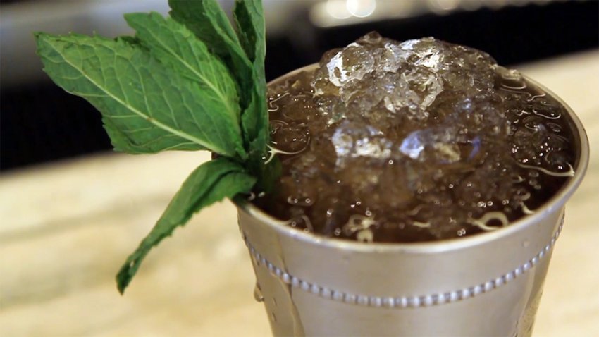 How to Make a Mint Julep
