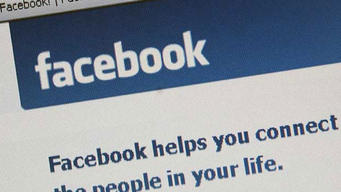le tira por facebook