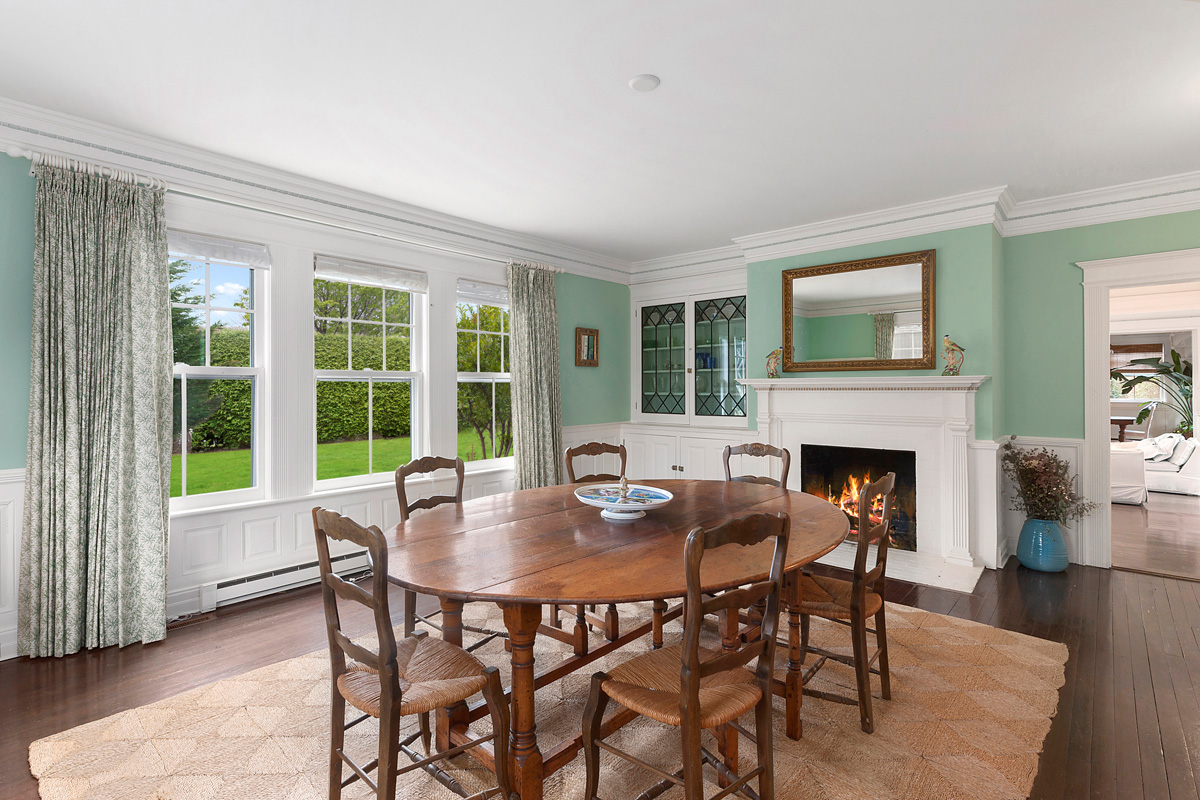 Famed Hamptons Mansion Grey Gardens For Sale At 19 995m Nbc