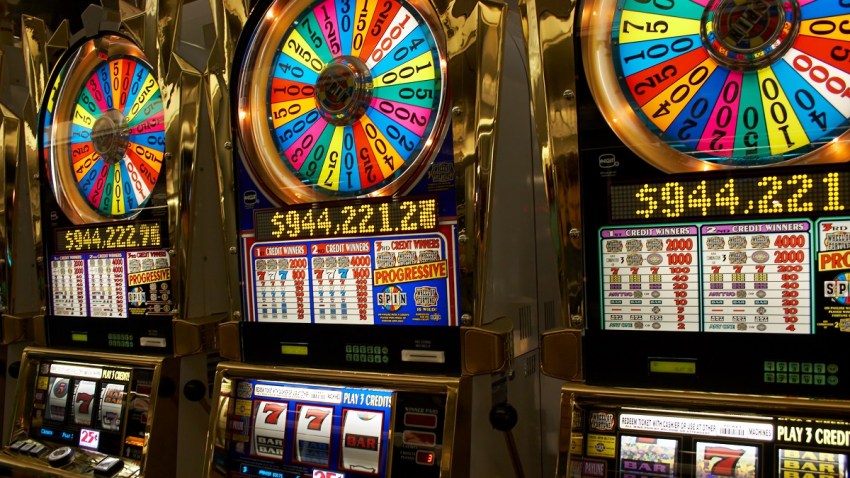 slot_machines_shutterstock_25219162.jpg