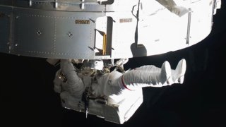 spacewalk-nasa