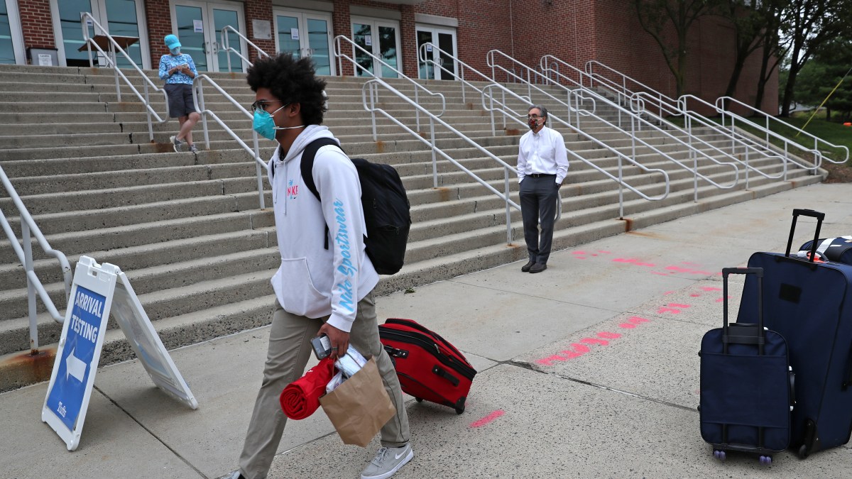 Students Should Stay on Campus If Coronavirus Oubtreaks Occur, Expert Says - NBC10 Boston