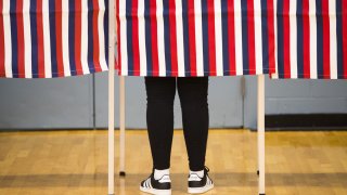 A voter casts a ballot at a polling station in Oyster River high school in Durham, New Hampshire, U.S., on Tuesday, Feb. 11, 2020. Bernie Sanders has opened a 10-point lead over Joe Biden in the Democratic presidential primary, according to a national poll released Tuesday, highlighting how the former vice president’s fourth-place showing in Iowa has reshaped the nomination fight.