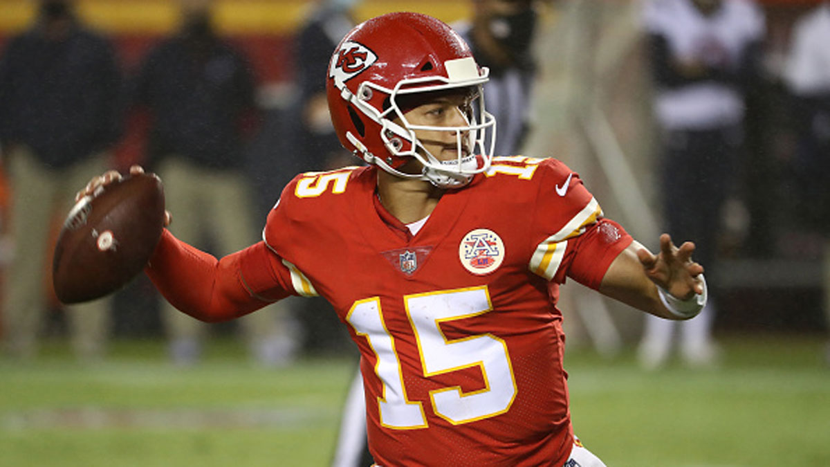 Chiefs QB Patrick Mahomes defends Commanders OC Eric Bieniemy