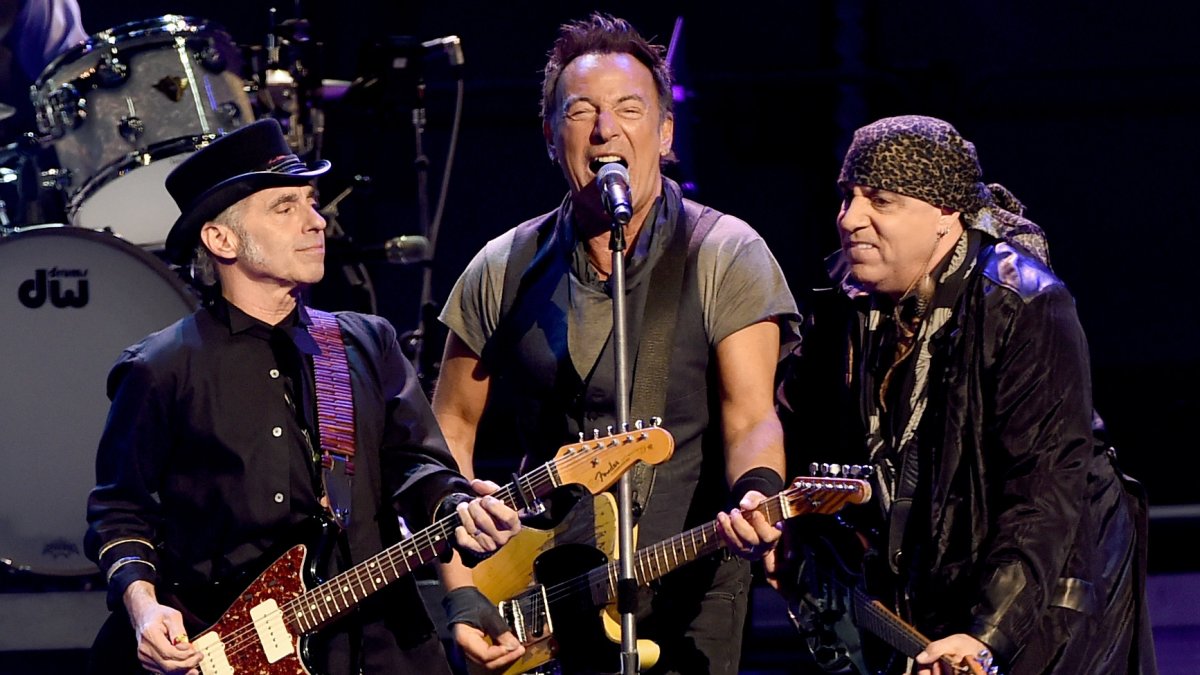 Bruce Springsteen Pens Remembering His Friends, Springsteen Pens ‘Letter to You’ – NBC Boston