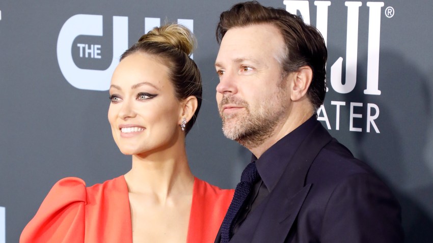SANTA MONICA, CALIFORNIA - JANUARY 12: Olivia Wilde and Jason Sudeikis attend the 25th Annual Critics' Choice Awards at Barker Hangar on January 12, 2020 in Santa Monica, California.