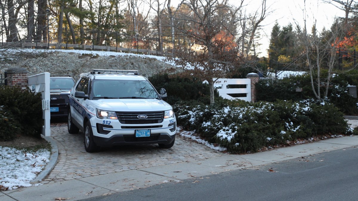 Tom Brady S Brookline Home Broken Into Suspect Also Stole 10 000 Brady Jersey From Patriots Hall Of Fame In 19 Nbc Boston Tom Brady S Brookline Home Broken Into Suspect Also Stole 10 000 Brady Jersey From Patriots Hall Of Fame In 19 Nbc Boston