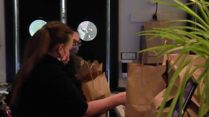Mass. to Lift Curfew for Restaurants