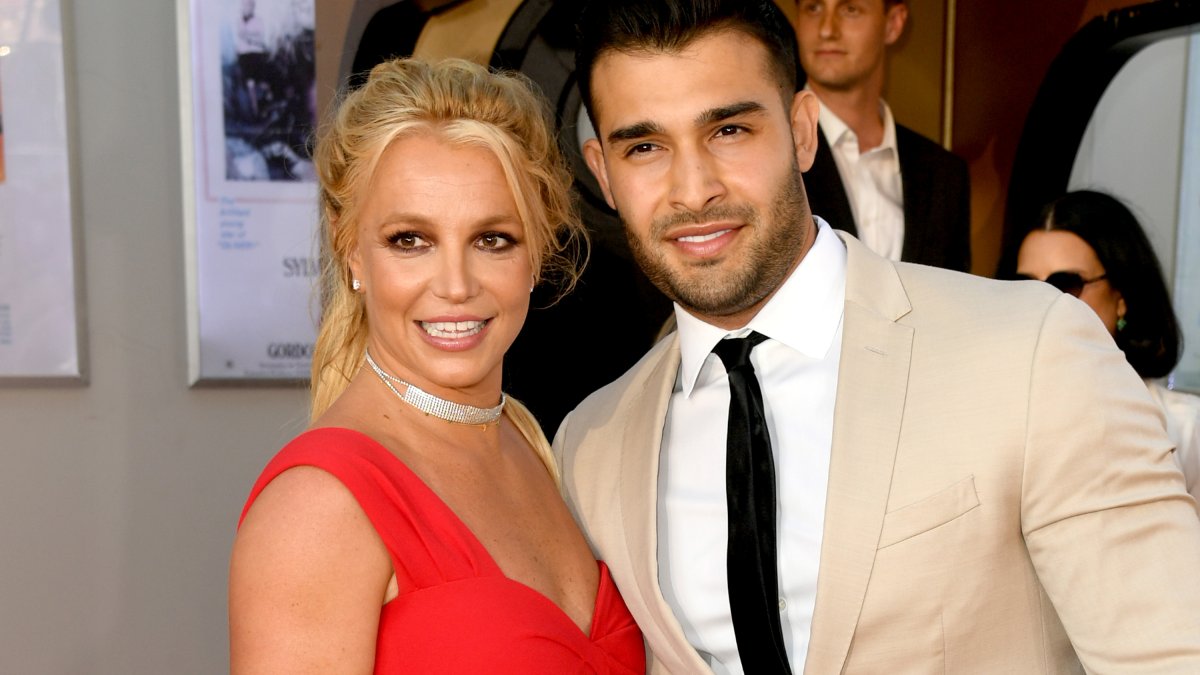 Sam Asghari Gushes Over Britney Spears in Sweet Valentine’s Day Tribute(00)