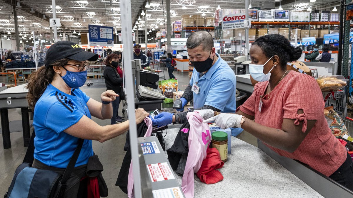 costco-raised-its-minimum-wage-to-17-an-hour-nbc-boston