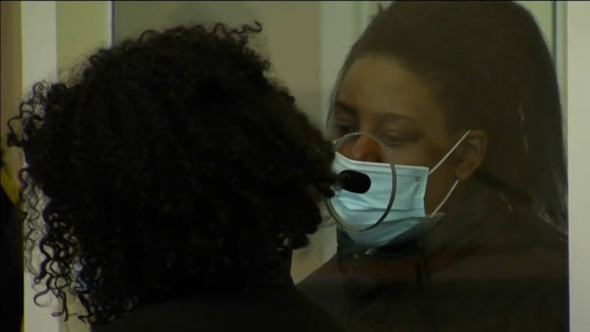 Mom Accused of Leaving Newborn Baby in Trash Can Held on 100K Bail ...