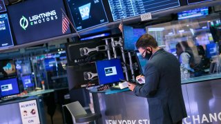 The New York Stock Exchange welcomes Lightning eMotors (NYSE: ZEV), on May 24, 2021, in celebration of its transition to a public company.