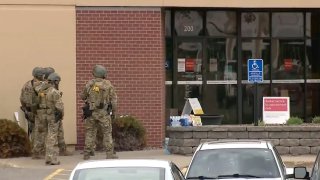 FBI are on the scene of a hostage situation at a Wells Fargo Bank in St. Cloud, Minnesota.