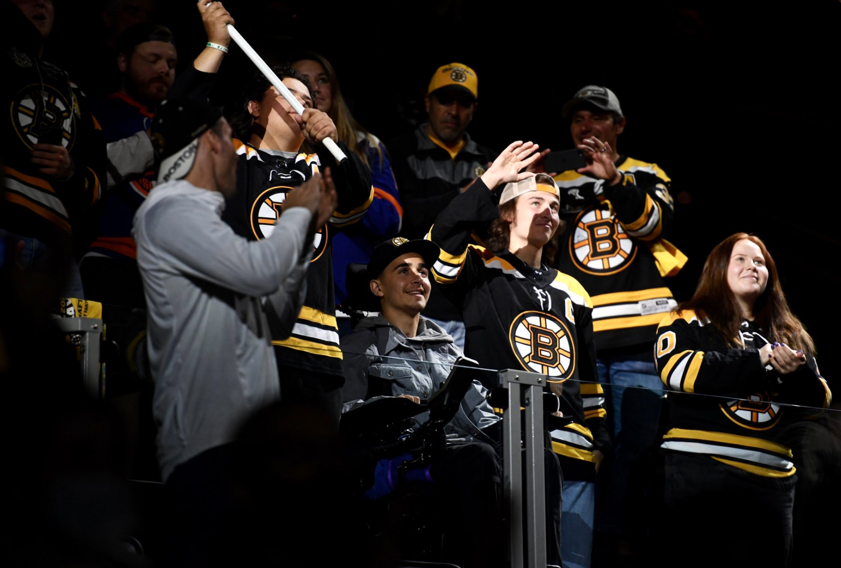 Bruins fans celebrate return of near full-capacity TD Garden