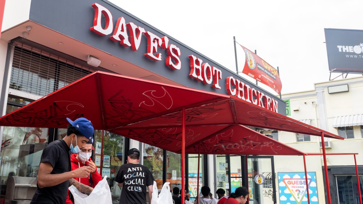 Dave's Hot Chicken opens fourth MA restaurant in Framingham
