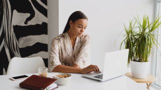 Want to Get Your Resume Noticed? Ditch These Overused Phrases—and Add These Verbs Instead