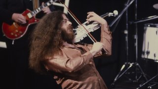 Robby Steinhardt with KANSAS film music video circ June 1982