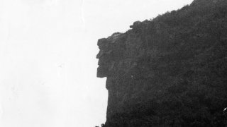 FRANCONIA, NH – JULY 30: The Old Man of the Mountain rock formation on Cannon Mountain at New Hampshire’s Franconia Notch State Park, July 30, 1970. The formation collapsed on May 3, 2003. (Photo by Ed Jenner/The Boston Globe via Getty Images)
