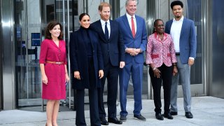 (L-R) Governor Kathy Hochul, Meghan, Duchess of Sussex, Prince Harry, Duke of Sussex, NYC Mayor Bill De Blasio, Chirlane McCray and Dante de Blasio