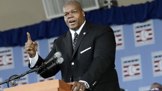 White Sox slugger Frank Thomas points his finger in the air while giving his Hall of Fame induction speech in Cooperstown