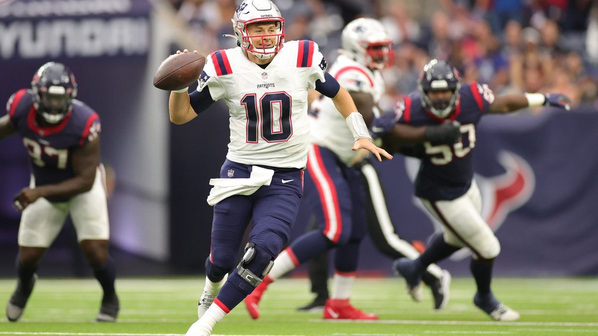 Texans fall apart in 2nd half of 25-22 loss to New England