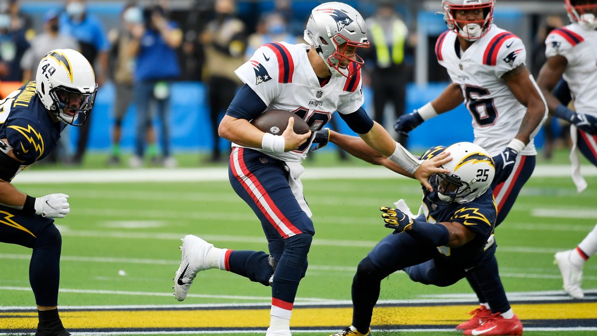 The New England Patriots defeat the Los Angeles Chargers, 27-24