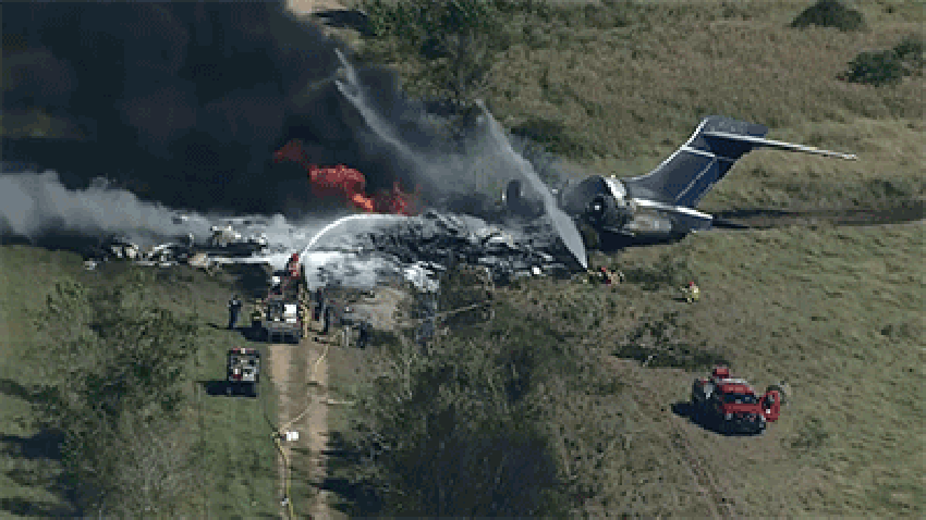 MD-87 Plane Crashes and Bursts Into Flames Near Houston Today – NBC Boston