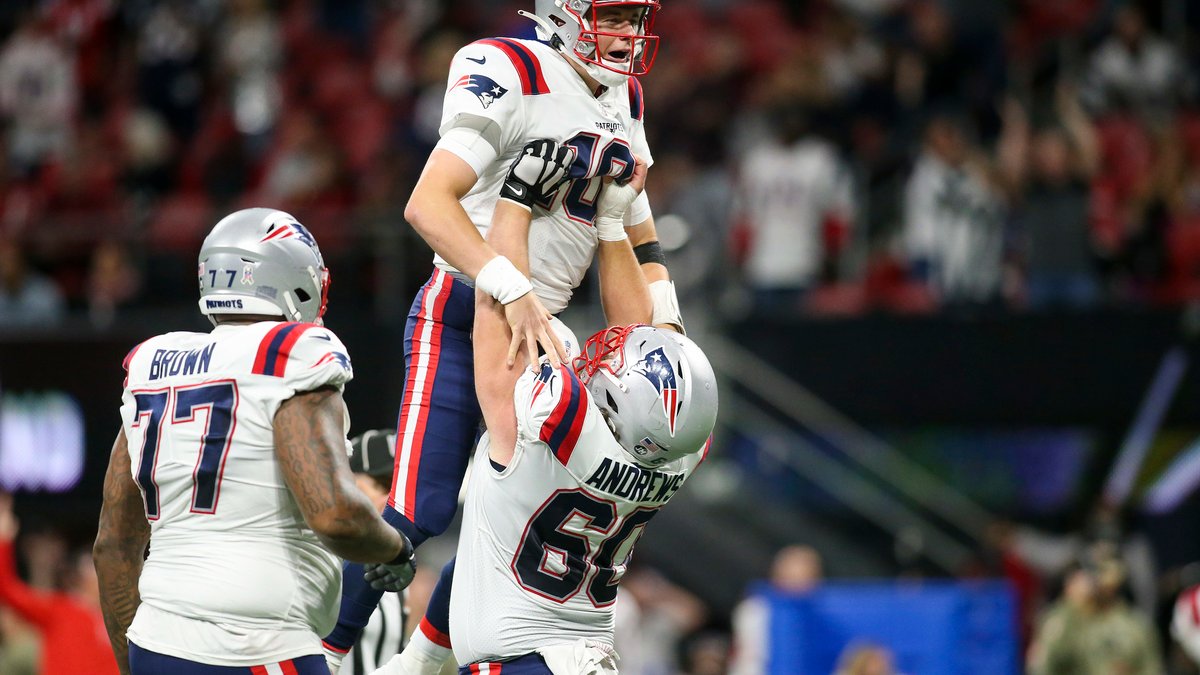 Mac Jones During Pregame - Photo: USA TODAY