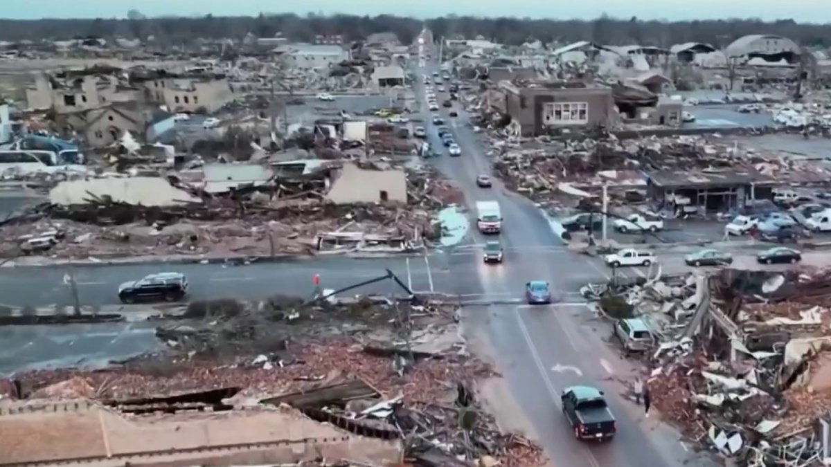 Торнадо разрушило. Мэйфилд город Торнадо. Торнадо в США 2021. Торнадо в США декабрь 2021.