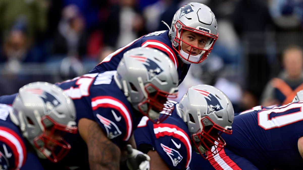 Here's how the Patriots beat the Bills to grab the top seed in the AFC