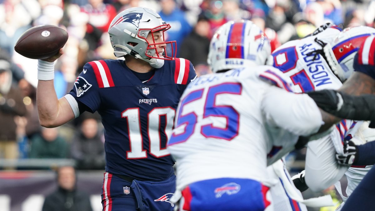 Bills take control of AFC East, beat Patriots 33-21