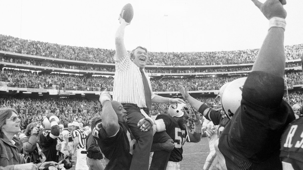 John Madden, Hall of Fame Coach and Broadcaster, Is Dead at 85 - The New  York Times