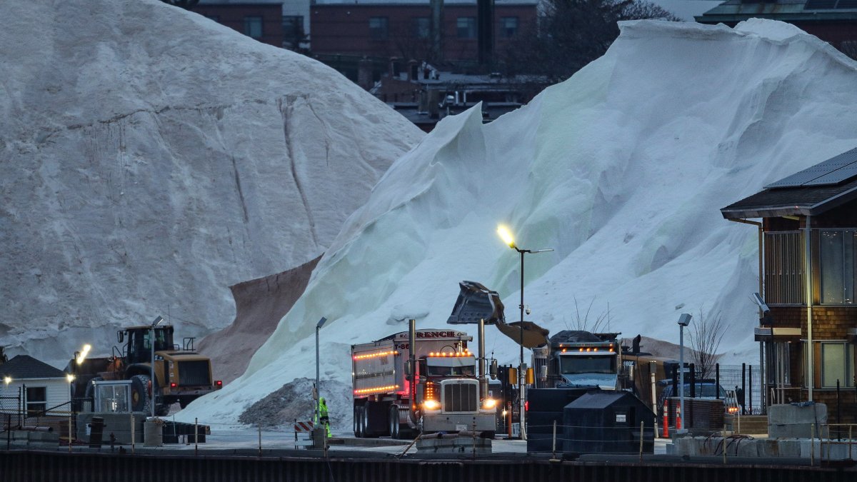 New England Braces for Major Snowfall; Blizzard Warning in Effect for ...