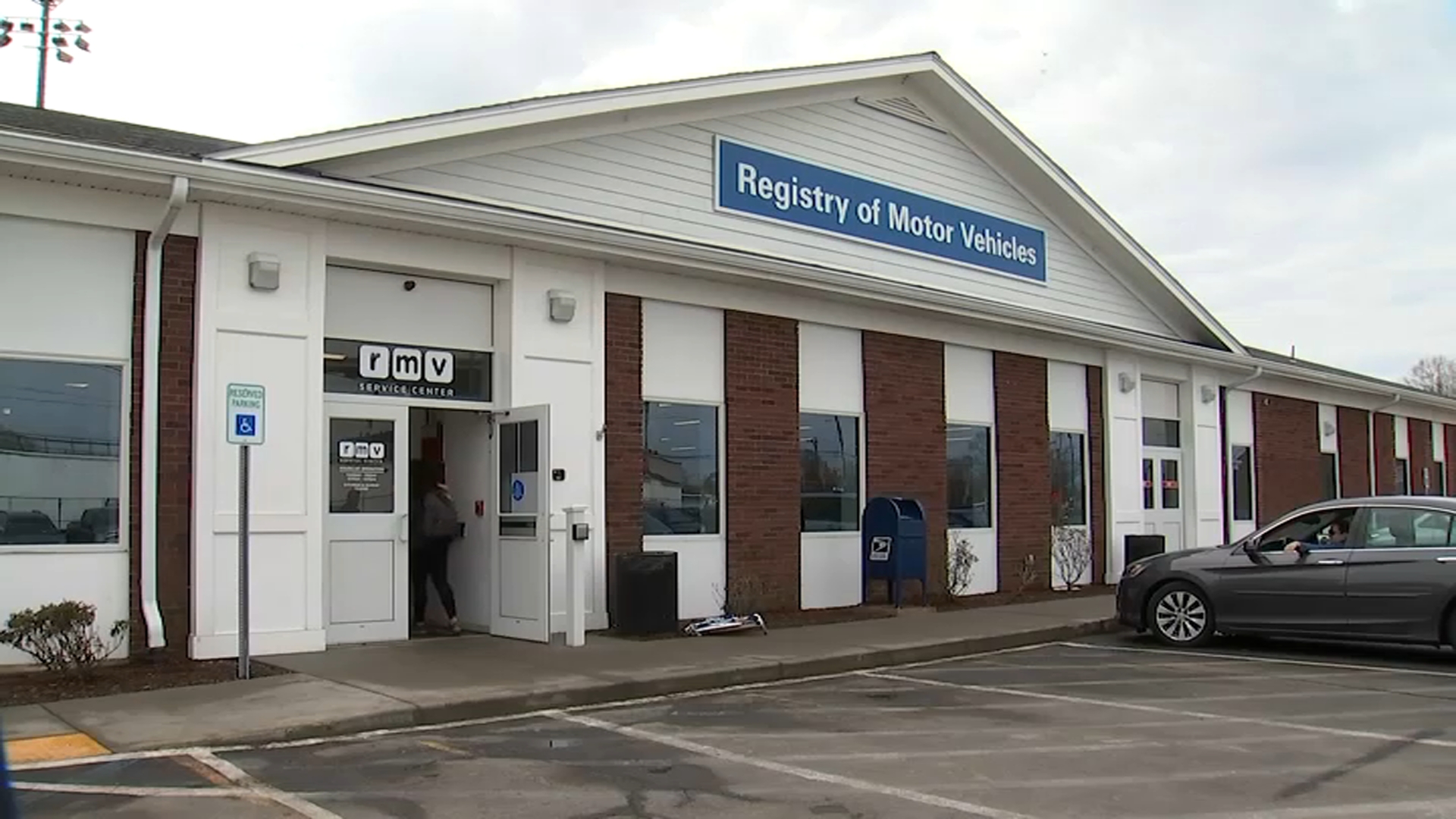 RMV mistakenly tells thousands of drivers their licenses are suspended -  ABC News