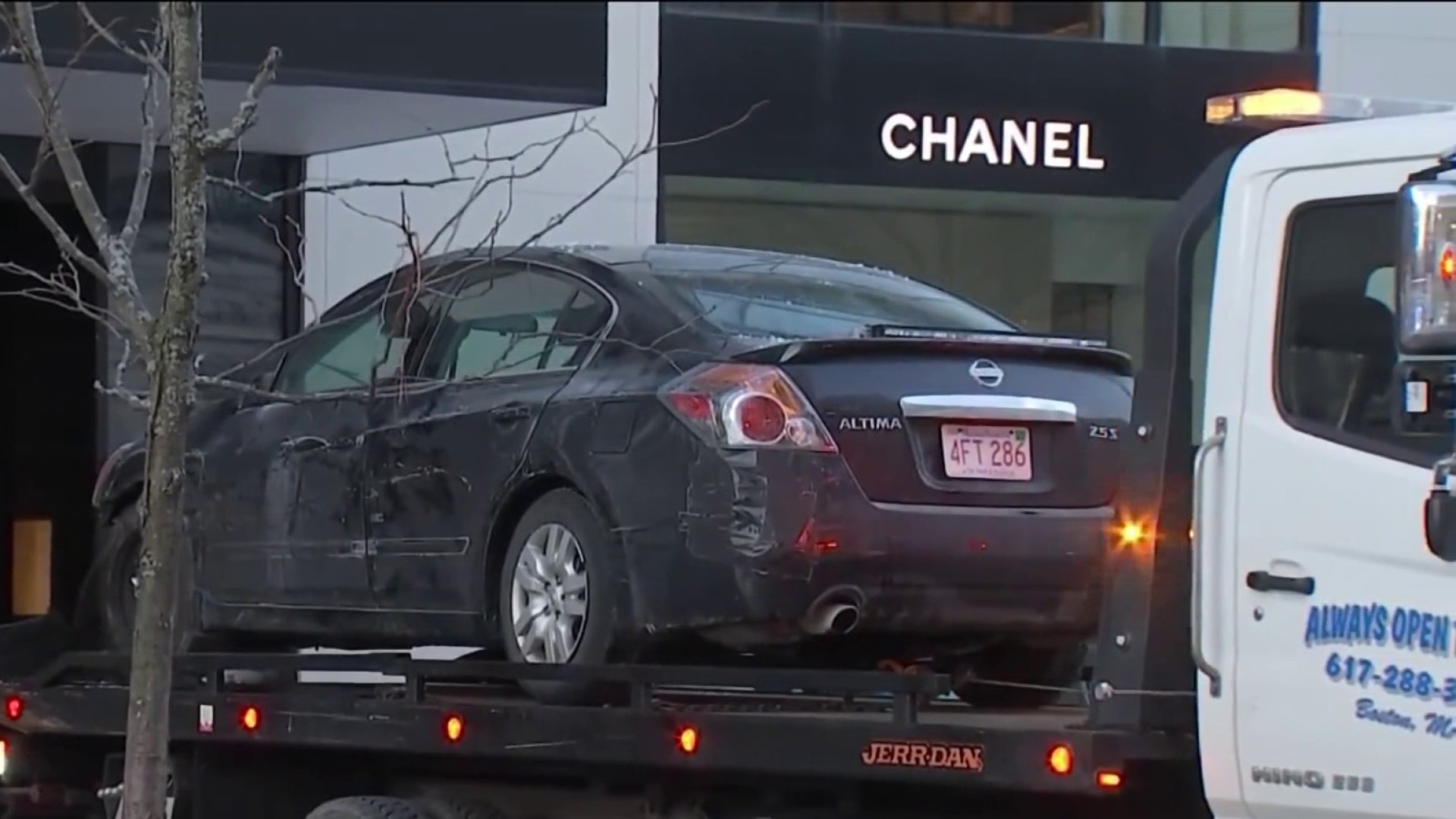 Smash and grab at Chanel store on Boston's Newbury Street under  investigation